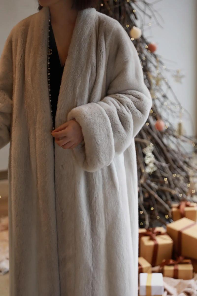 水貂皮草面料特点_2025年水貂皮草行情_水貂皮草价格范围