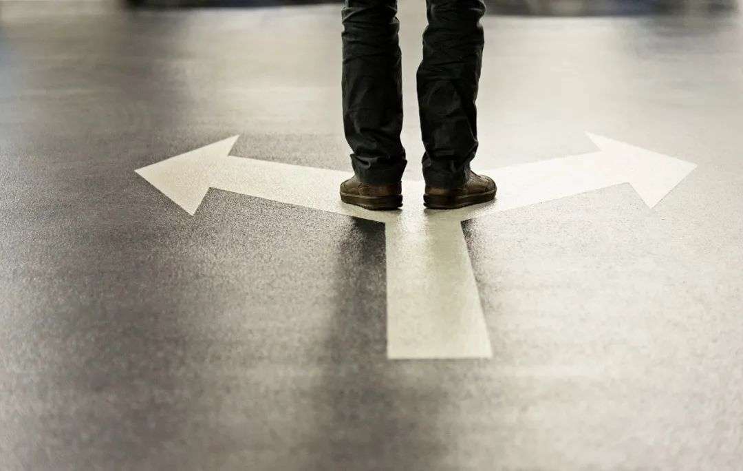 亚马逊员工炒股退休_买股票基金技巧_特斯拉股票投资案例