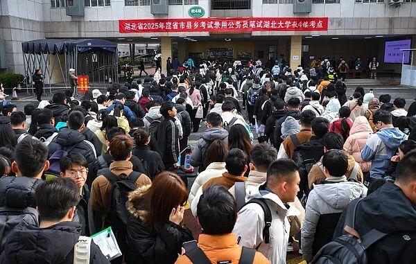 3月15日，武汉，湖北省公务员考试，图为湖北大学考点。图源：视觉中国