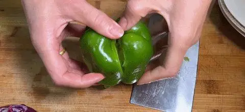 正宗新疆大盘鸡食谱_新疆大盘鸡皮带面_家庭版大盘鸡做法