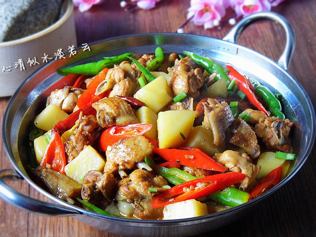 新疆大盘鸡食谱_新疆大盘鸡皮带面_正宗大盘鸡做法