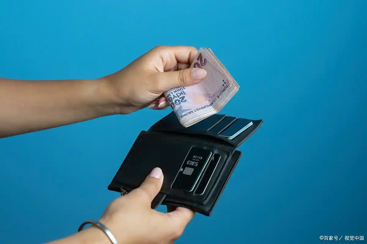 普卡金卡白金卡权益对比_中国金卡有什么用?_信用卡等级制度