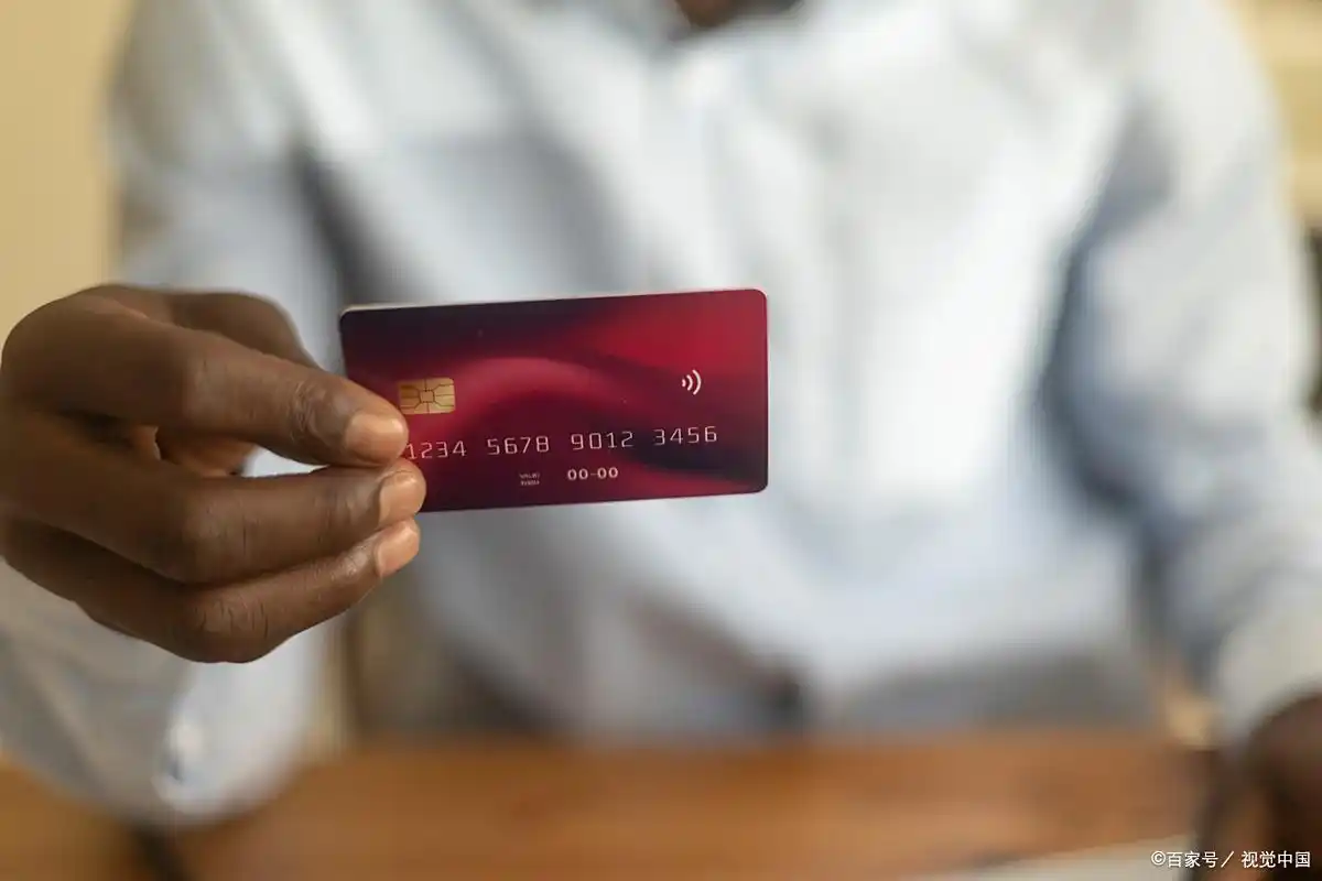 普卡金卡白金卡权益对比_中国金卡有什么用?_信用卡等级制度
