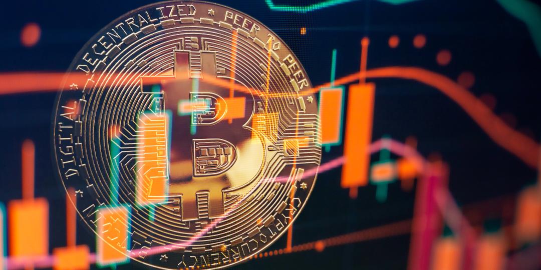 摄图网_330290774_Bitcoin价格在红色抽象虚拟背景面前暴跌 股市概念 数字货币和股票业务 笑声经济烛台硬币区块链市场宏观波纹图表贸易数字化(非企业商用).jpg